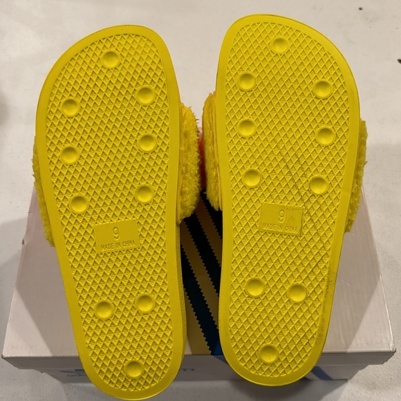 NIB Adidas JS Adilette Teddy - Picture 3 of 3